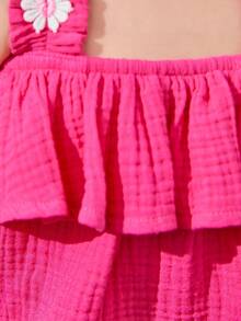 SHEIN Top corto informal y de estilo vacacional para niña con estampado de flores, acabado de volantes y tirantes anchos - Rosa Fucsia - Ver 6