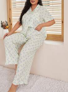 Set De Pijama De Talla Grande Con Estampado Floral Con Camisa De Manga Acampanada Y Pantalones Con Bolsillo Frontal