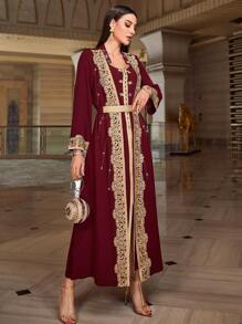 Layrah Vestido Kaftan marroquí modesto de manga larga 2 en 1 con bloque de color burdeos y bordado con aplicaciones