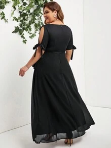 SHEIN Lady Kurzarmkleid mit Schulterfrei-Schnitt und tiefem V-Ausschnitt für Damen in Große Größen mit geschwungenem Saum. Kleid für Hochzeitsgäste