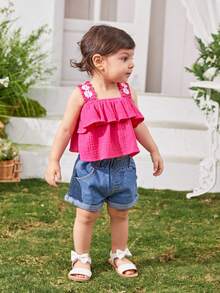 SHEIN Top corto informal y de estilo vacacional para niña con estampado de flores, acabado de volantes y tirantes anchos - Rosa Fucsia - Ver 3