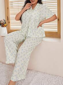 Set De Pijama De Talla Grande Con Estampado Floral Con Camisa De Manga Acampanada Y Pantalones Con Bolsillo Frontal