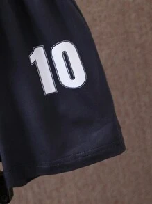 SHEIN Conjunto De Camisa Com Mangas Raglan Listrada Com Estampa De Futebol E Shorts Para Menino Jovem