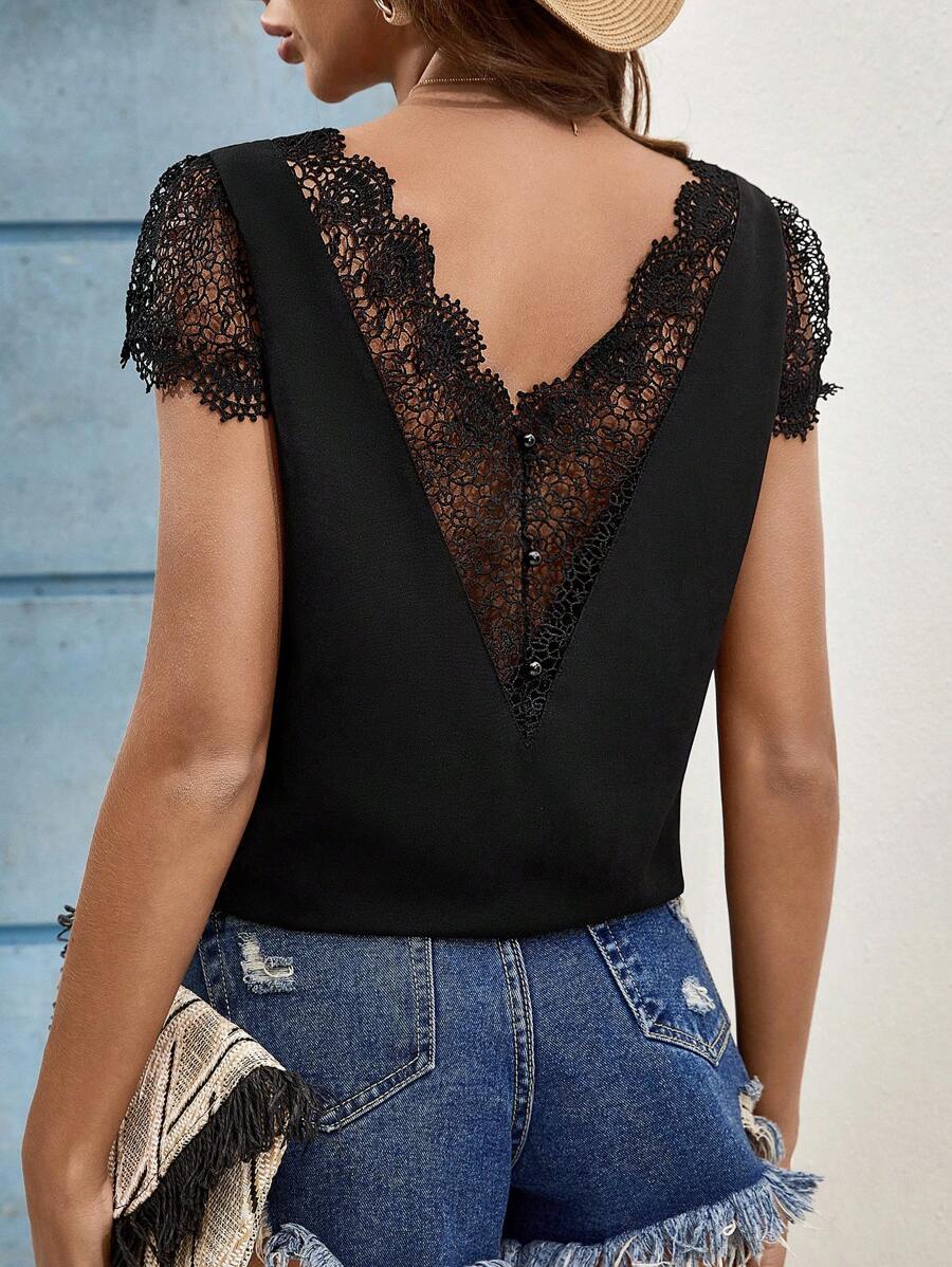 SHEIN Frenchy 女式纯色蕾丝拼布 V 领衬衫，夏季衬衫，黑色纯色蕾丝上衣，拼布蕾丝后背，露背衬衫，夏季女式衬衫，婚礼季节宾客衬衫，采用舒适材料制成