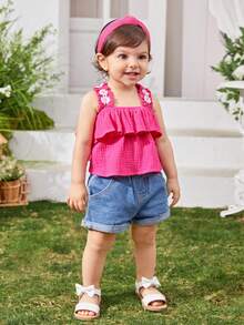 SHEIN Top corto informal y de estilo vacacional para niña con estampado de flores, acabado de volantes y tirantes anchos - Rosa Fucsia - Ver 5