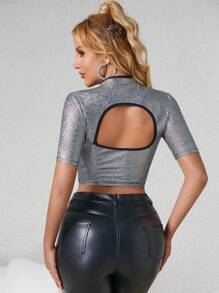 Zolique Women's Glitter Buckle Cropped T-Shirt - Silver - View 2