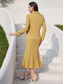 Modelyn Áo khoác blazer dài tay một nút + Áo vest cổ chữ V + Bộ váy viền nàng tiên cá - Màu vàng - Xem 2