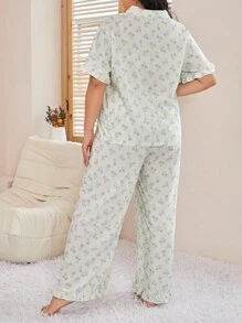 Set De Pijama De Talla Grande Con Estampado Floral Con Camisa De Manga Acampanada Y Pantalones Con Bolsillo Frontal