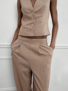 MISSGUIDED Pleat Front Tailored Trouser With Chain Detail