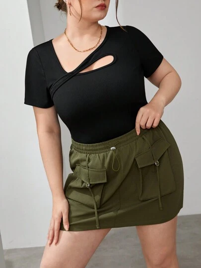 SHEIN Essnce Women's Plus Size New Spring/Summer Fashionable Black Hollow-Out Slim Fit Short Sleeve T-Shirt, Versatile