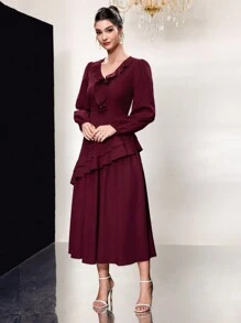 Modelyn V領挂肩袖連體裙,襯邊荷葉邊設計