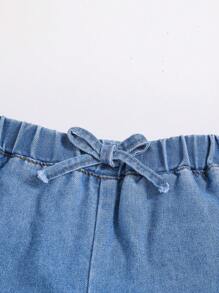 SHEIN Nuevos shorts de mezclilla para niña joven con lazos lindos de muñeca, cómodos, casuales y lavados para las vacaciones de verano bajo la luz del sol