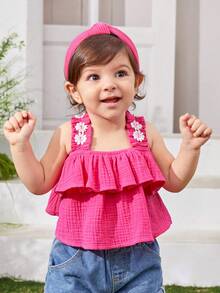 SHEIN Top corto informal y de estilo vacacional para niña con estampado de flores, acabado de volantes y tirantes anchos - Rosa Fucsia - Ver 4