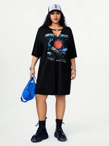 SHEIN Coolane 女裝大尺碼寬鬆版深v鑲空領航天與宇宙圖案落肩連衣裙 - 黑色 - 查看 3