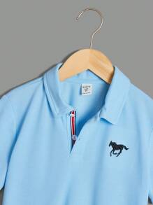 SHEIN 馬紋短袖領衫少年男童夏季款，休閒風格