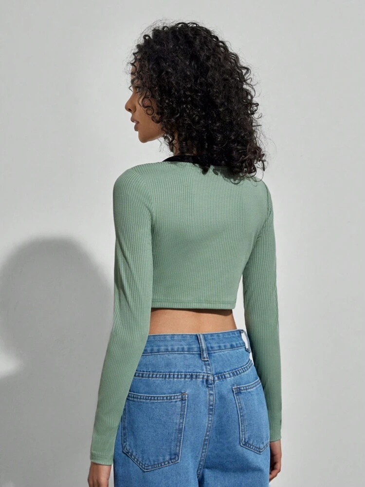 Women's Contrast Color V-Neck Crop T-Shirt