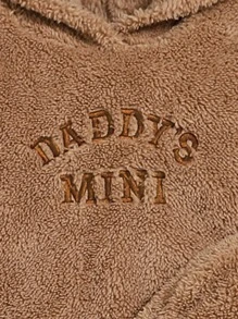 SHEIN 女嬰字母刺繡泰迪連帽衫和褲子 - 卡其色 - 查看 3