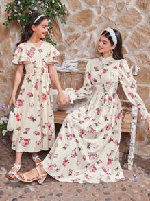 SHEIN Leap Crew 少女 V 领分层荷叶边袖腰部褶皱花卉印花连衣裙，母女配套服装（2 件单独出售） - 彩色 - 查看 3