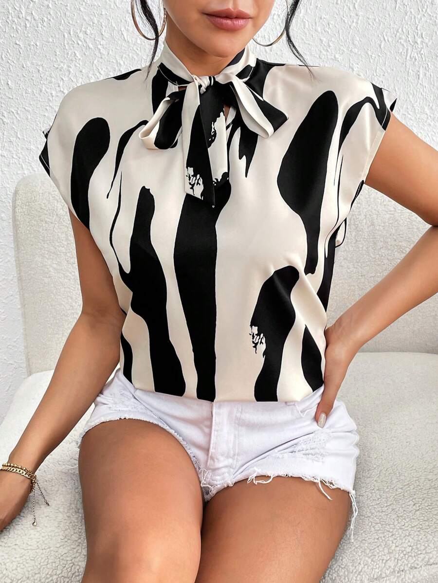 SHEIN Essnce 女性時尚休閒襯衫,帶有印花蝴蝶結 - 杏色 - 查看 1