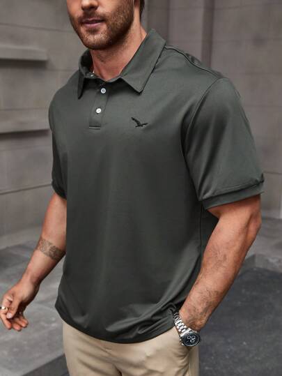 Manfinity Homme Camisa tipo polo bordada de color liso y con estampado de pájaro para hombres talla grande, polo verde para salir, polo verde para hombres, polo de manga corta para hombres, camisa polo verde para hombres