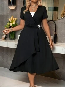 Calvaya Kleid Mit Umwickeltem Saum Und Rhinestone Schnalle In Übergröße