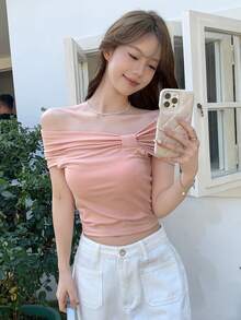 DAZY Áo thun nữ có đường viền cổ bất đối xứng màu trơn - Hồng - Xem 4
