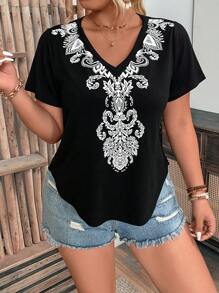 SHEIN LUNE Plus Size Printed V-Neck Short Sleeve T-Shirt - Black - View 5
