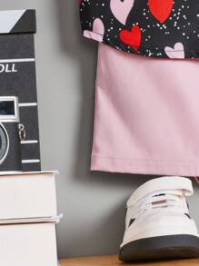 SHEIN Juego De Camisa De Manga Corta Con Estampado De Corazones Lindos Y Pantalones Cortos De Un Solo Color Para Niños Jóvenes - Rosa - Ver 4