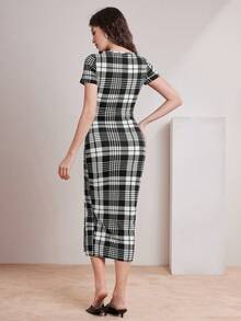 Mulvari 女士格子短袖修身連身裙 - 黑與白 - 查看 2