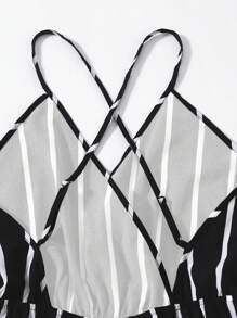 SHEIN VCAY 十字交叉露背條紋吊帶連身短褲 - 黑色 - 查看 6