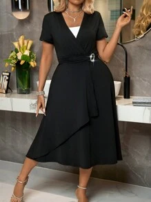 Calvaya Kleid Mit Umwickeltem Saum Und Rhinestone Schnalle In Übergröße