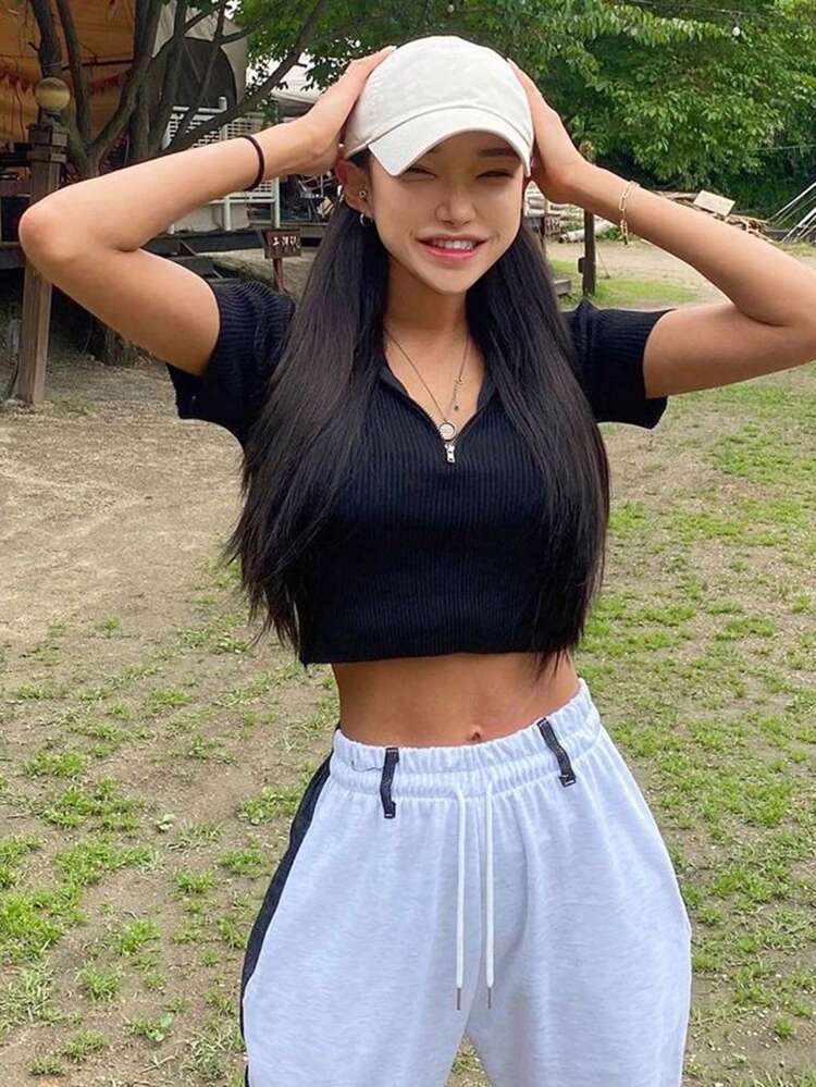 Women's Slim Fit Short Sleeve Zipper Design Knitted Top