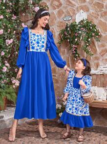 SHEIN Young Girl Floral Print Contrast Color Peter Pan Collar Ruffle Hem Long Sleeve Dress, Mommy And Me Matching Outfits (2 Pieces Sold Separately) - Blue - View 3