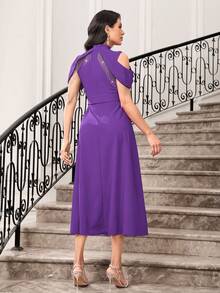 Modelyn Vestido midi de mujer de unicolor con hombros abiertos, cuello alto y flecos - Morado Violeta - Ver 2