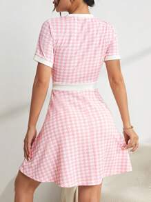 SHEIN Privé Women's Round Neck Button Front Fashionable Printed Dress With Contrast Trim