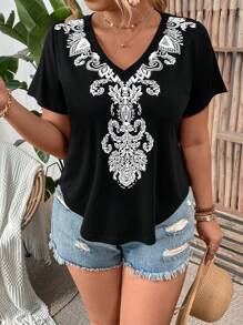 SHEIN LUNE Plus Size Printed V-Neck Short Sleeve T-Shirt - Black - View 3
