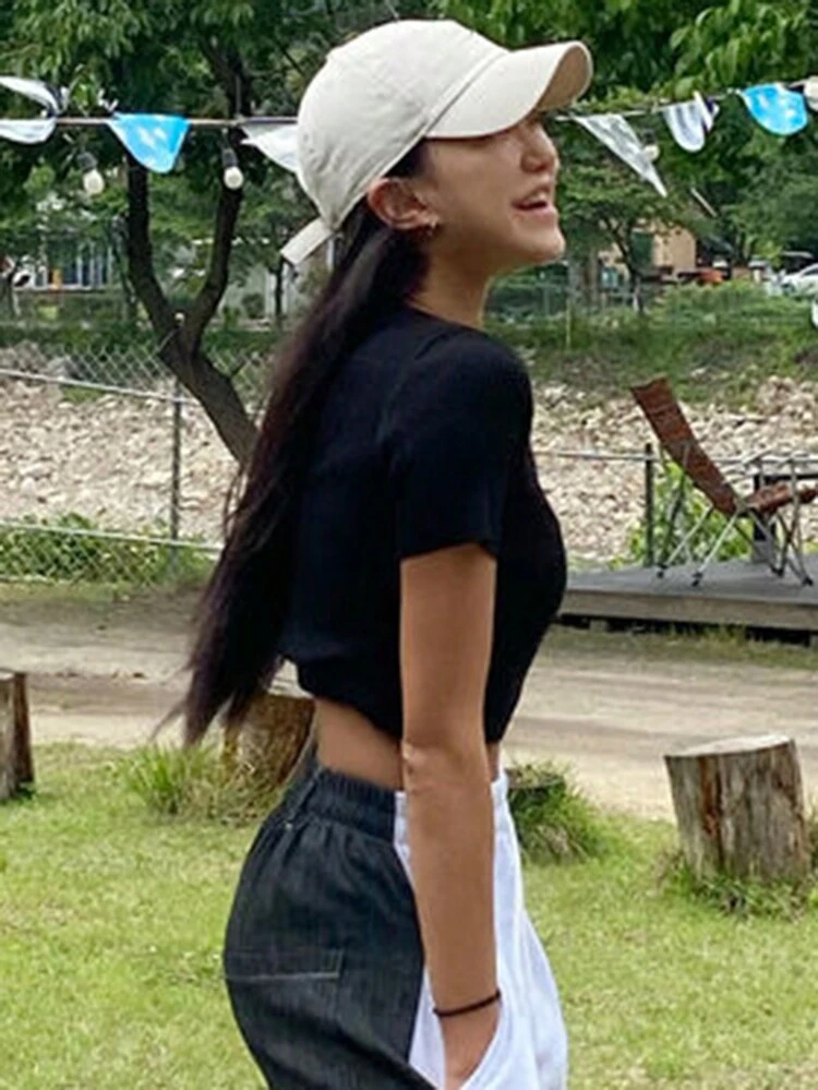 Women's Slim Fit Short Sleeve Zipper Design Knitted Top