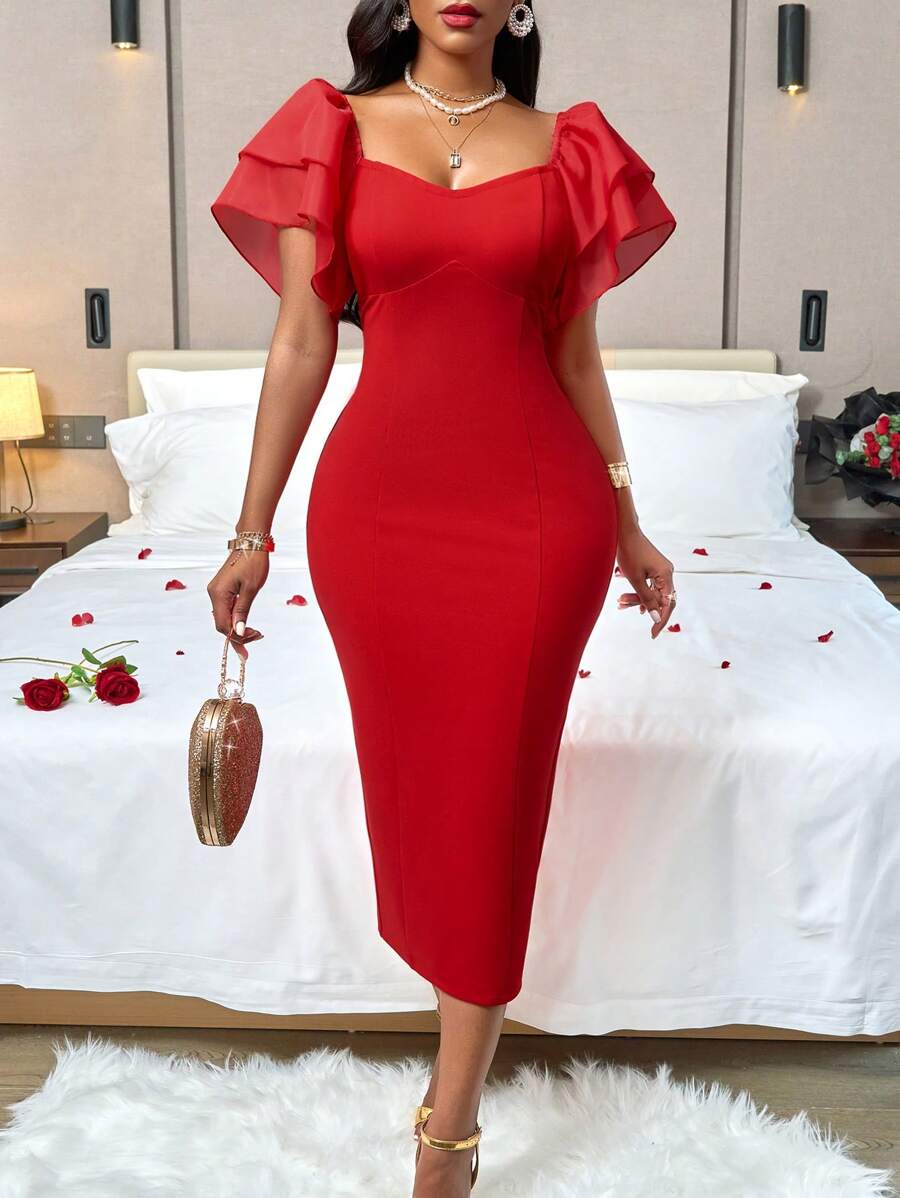 SHEIN Lady Vestido Con Cuello De Corazón Con Dobladillo De Volantes Y Parches De Tela - Rojo - Ver 1