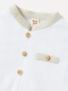 Cozy Pixies 男婴拼色半纽扣短袖套头衫和纯色短裤套装 - 白色 - 查看 5