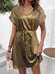 SHEIN LUNE Vestido Dorado De Manga Corta Con Diseño De Corte En V - Dorado - Ver 1