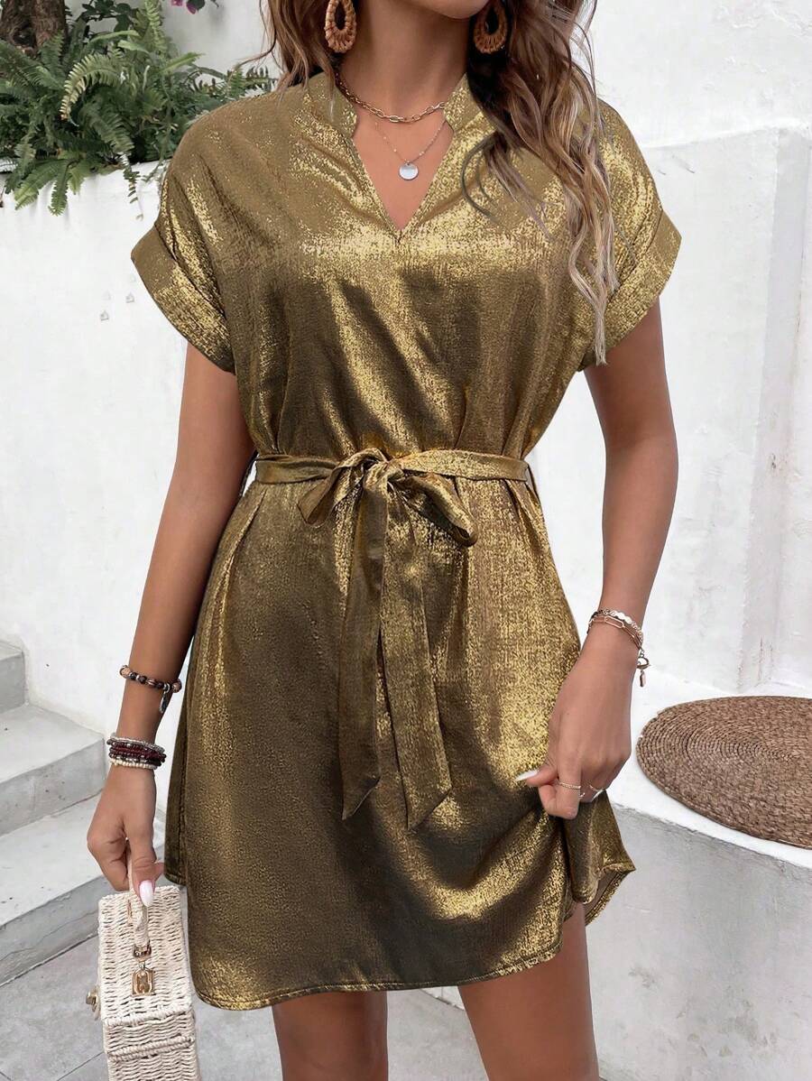 SHEIN LUNE Vestido Dorado De Manga Corta Con Diseño De Corte En V - Dorado - Ver 1