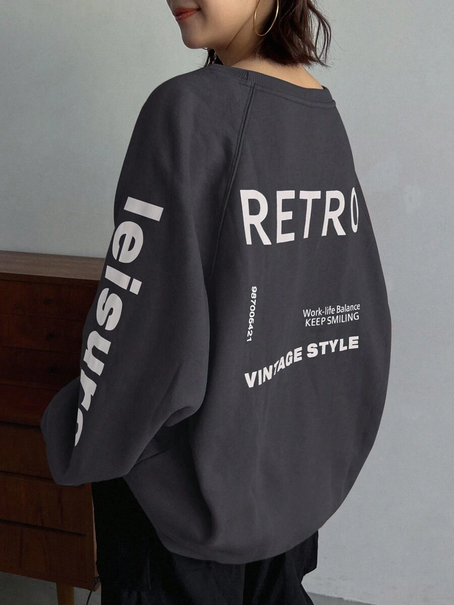 FRIFUL Moletom de Ajuste Solto com Manga Raglan e Estampa de Letra RETRO Equilíbrio Trabalho-Vida CONTINUE SORRINDO ESTILO VINTAGE, Tops de Manga Longa - Chumbo - Visão 1