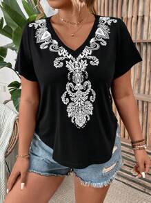 SHEIN LUNE Plus Size Printed V-Neck Short Sleeve T-Shirt - Black - View 4