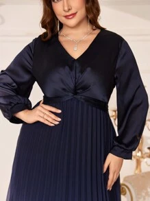 Modelyn Plus Size V-Neck Long Sleeve Ombre Color Pleated Hem Dress - Navy Blue - View 4