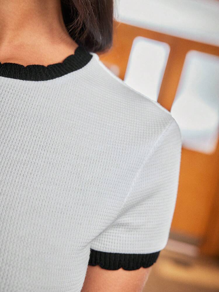 Women's Color Block Decorated Round Neck T-Shirt