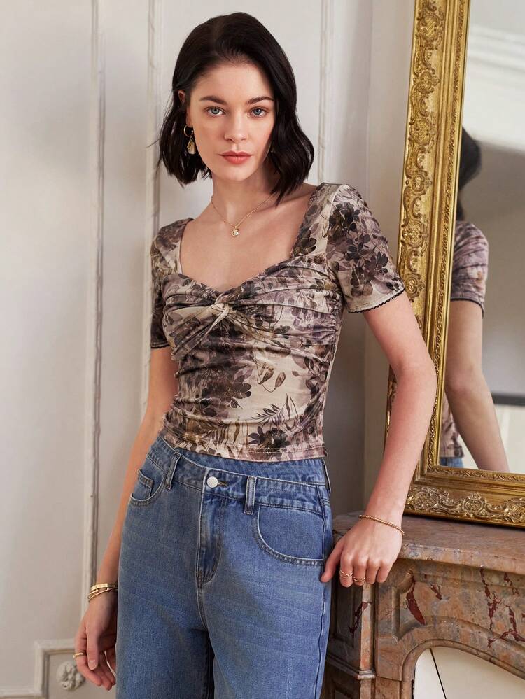 All-Over Printed Twist-Front Slim Fit Short Sleeve Top With Sweetheart Neckline Summer Casual
