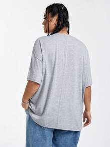 SHEIN EZwear CURVE 大尺碼汽車字母印花落肩 T 卹 - 淺灰色 - 查看 2