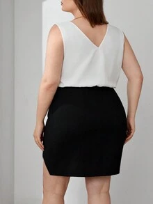 SHEIN Essnce Women's Plus Size Spring/Summer New Black And White Color Block Sleeveless Dress, Bodycon Design And V-Neckline Suitable For Work - Black and White - View 2