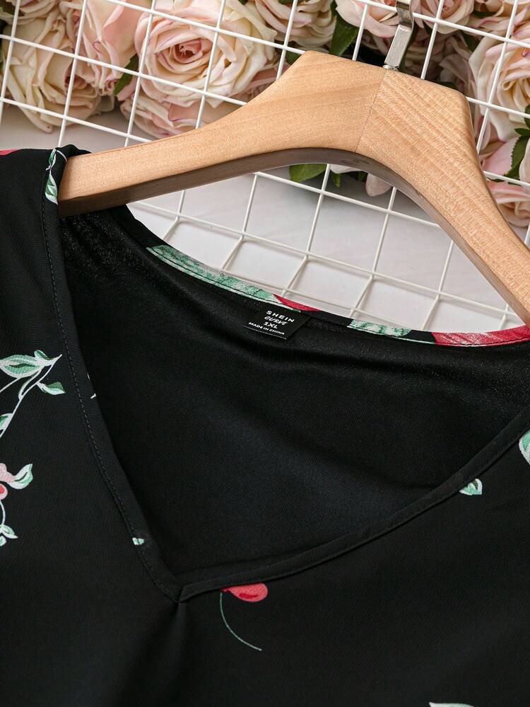 Plus Size Rose Printed Short Sleeve V-Neck Shirt