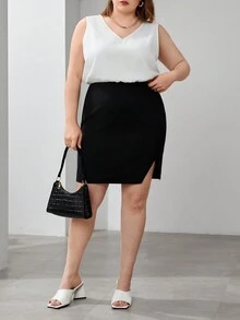 SHEIN Essnce Women's Plus Size Spring/Summer New Black And White Color Block Sleeveless Dress, Bodycon Design And V-Neckline Suitable For Work - Black and White - View 4